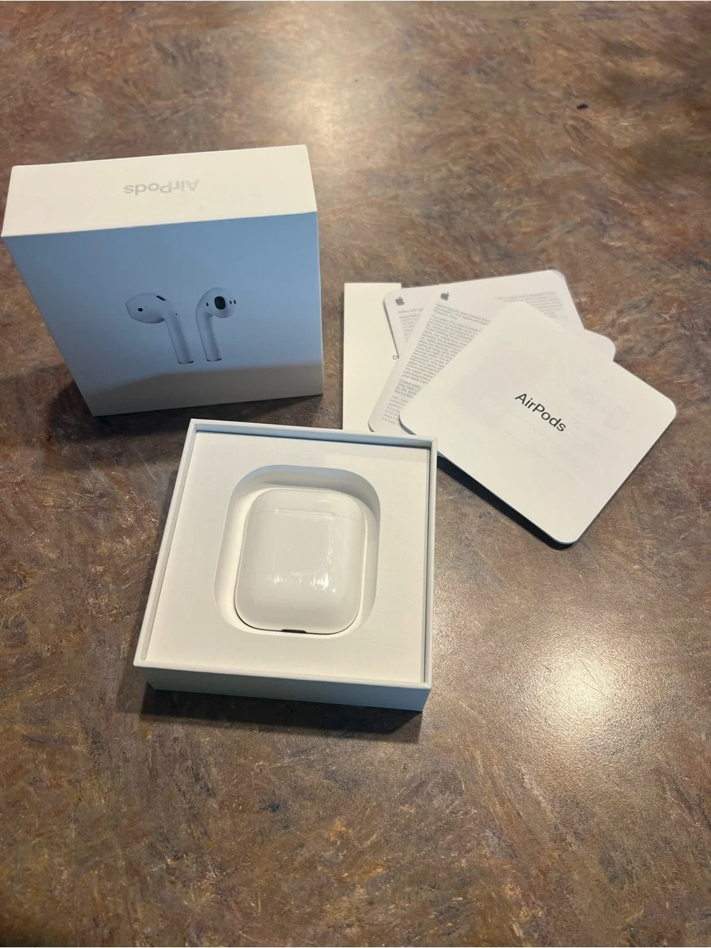 Apple White Wireless EarPods with Charging Case